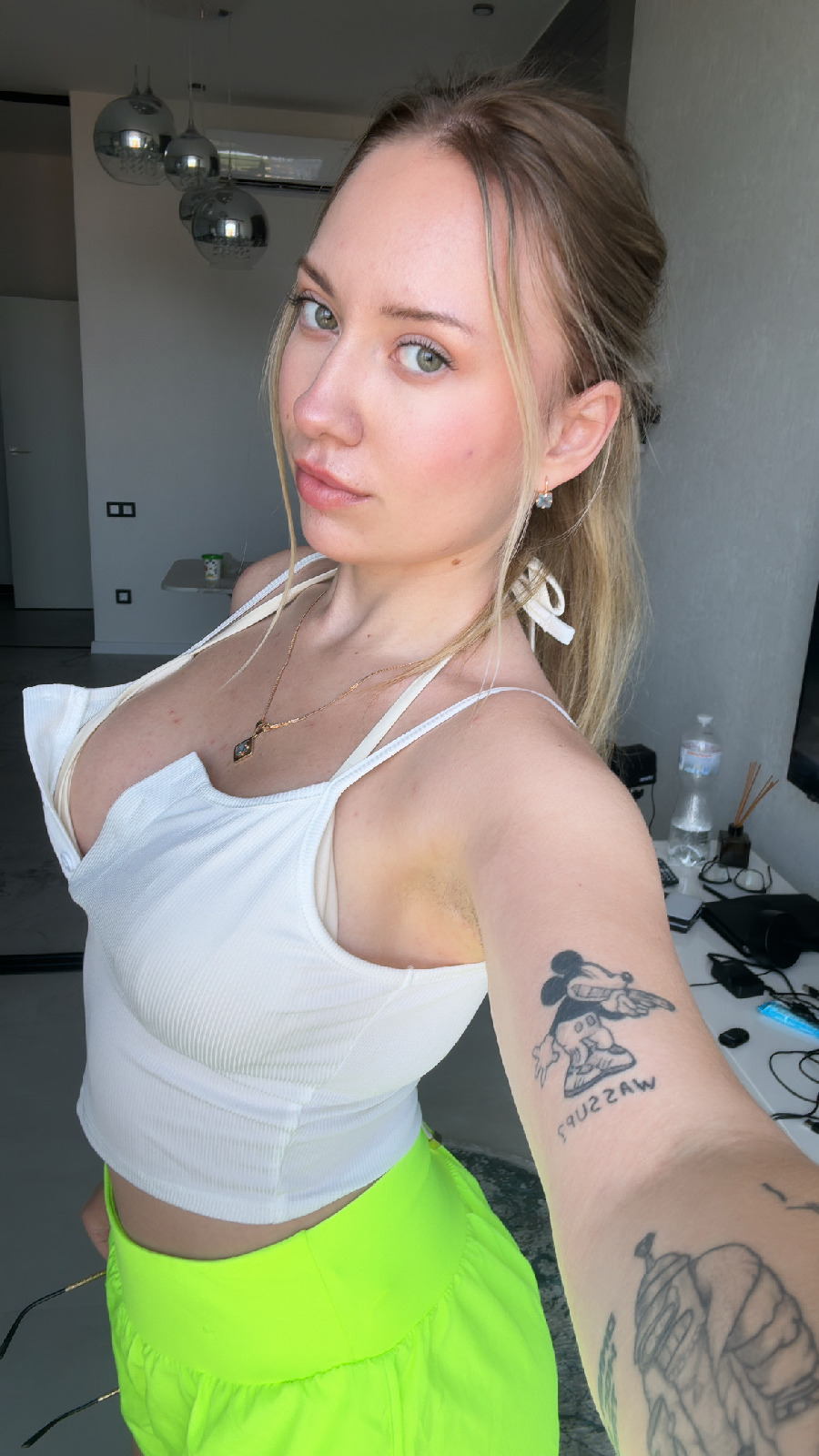 KateV in her underwear in Yangjiang