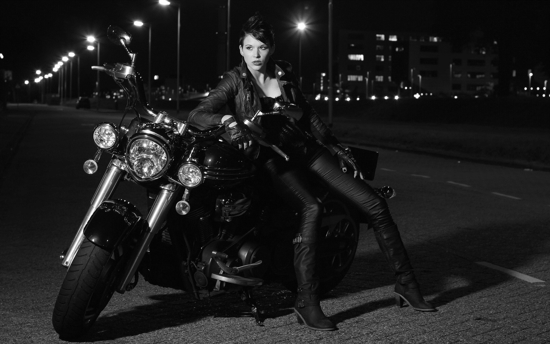 Photo Beautiful girls and motorcycles in Yangjiang