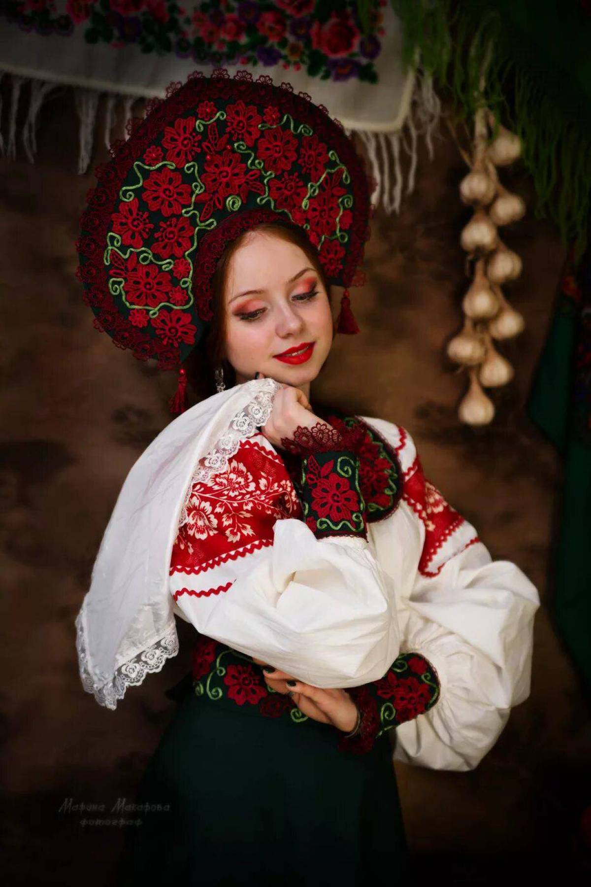 Women in Slavic costumes underwear in Yangjiang