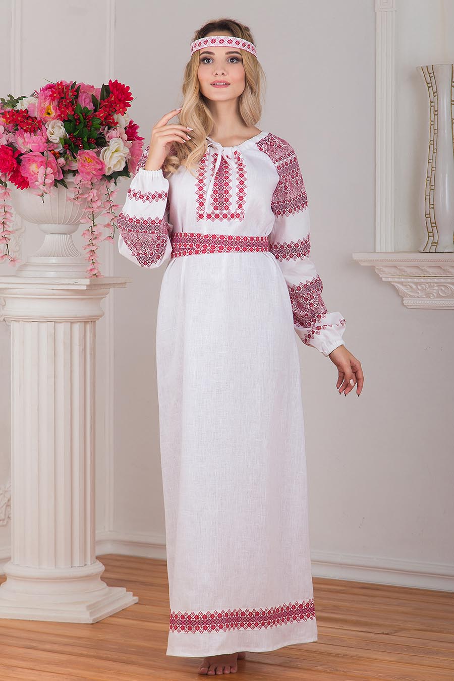 Women in Slavic costumes in Yangjiang