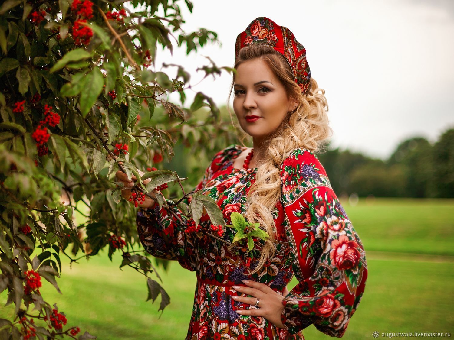 Women in Slavic costumes in Yangjiang