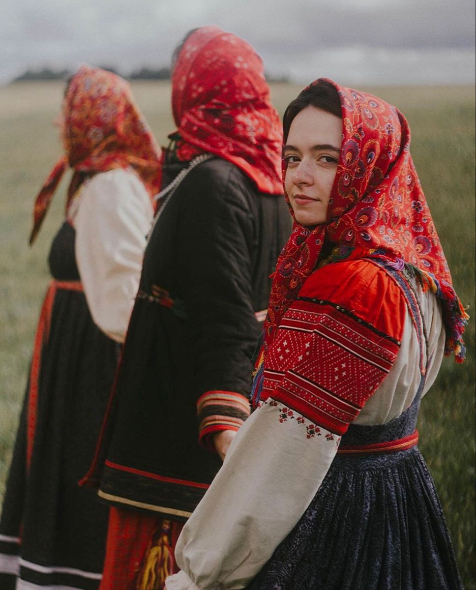 Women in Slavic costumes in Yangjiang