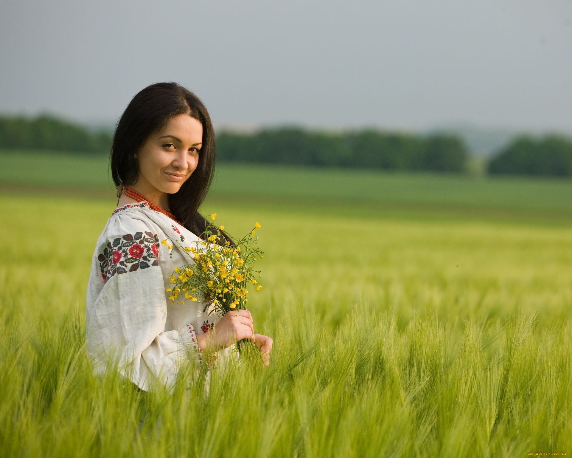 Women in Slavic costumes in Yangjiang