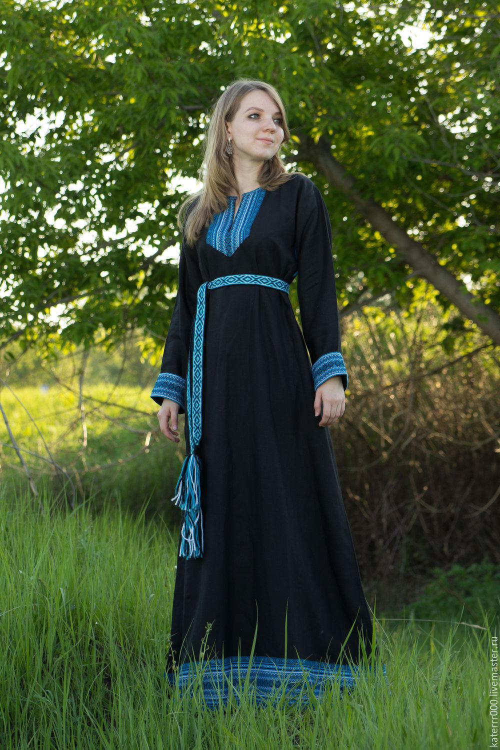 Women in Slavic costumes in Yangjiang