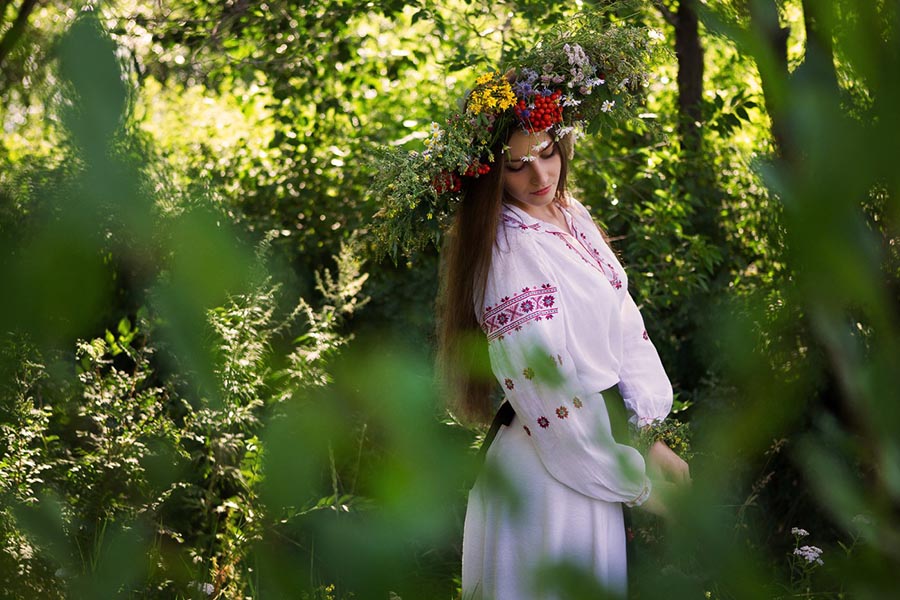 Model Girls in Slavic costumes in Yangjiang