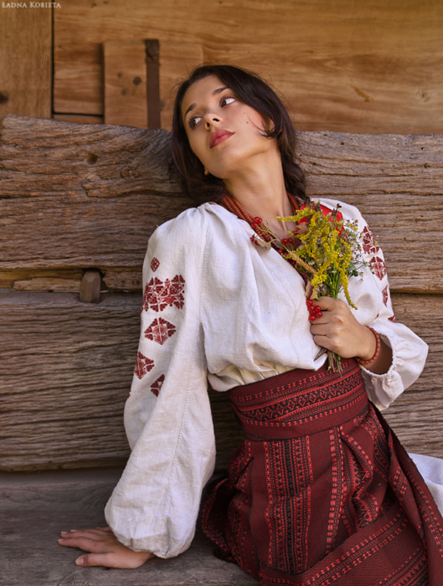 Girls in Slavic costumes in Yangjiang