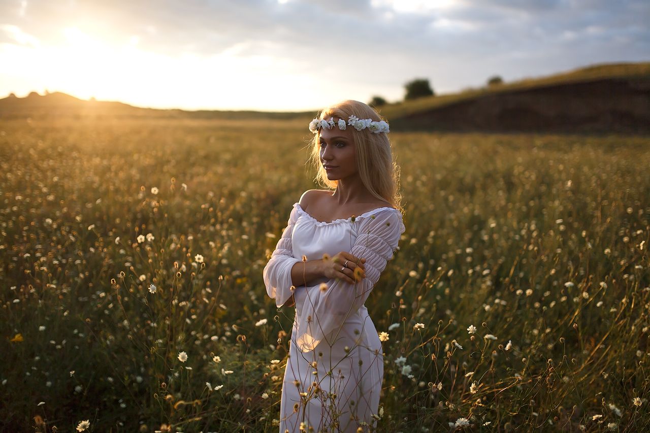 Girls in Slavic costumes in Yangjiang