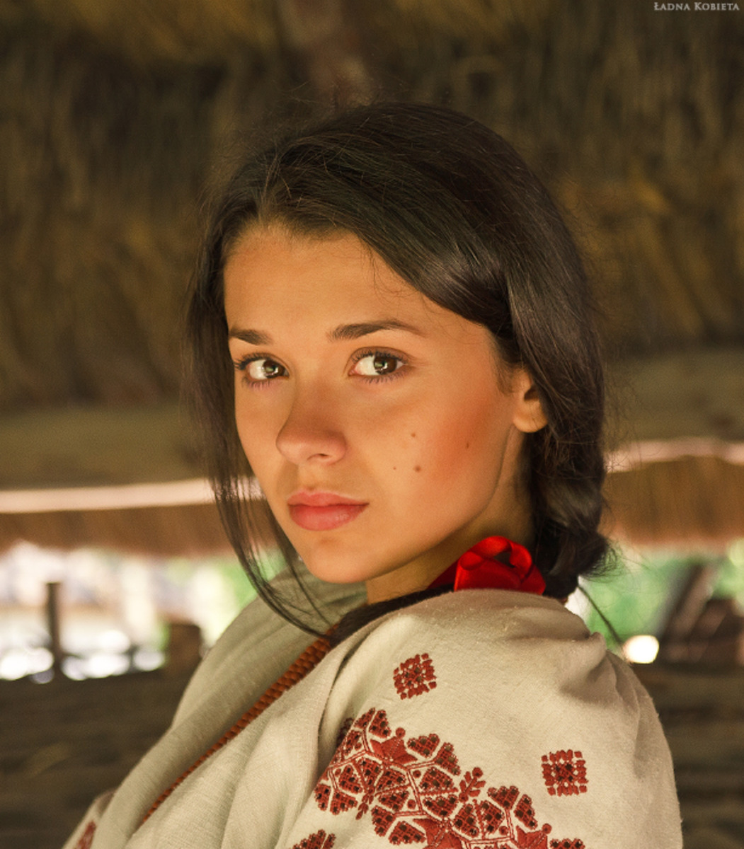 Girls in Slavic costumes in Yangjiang