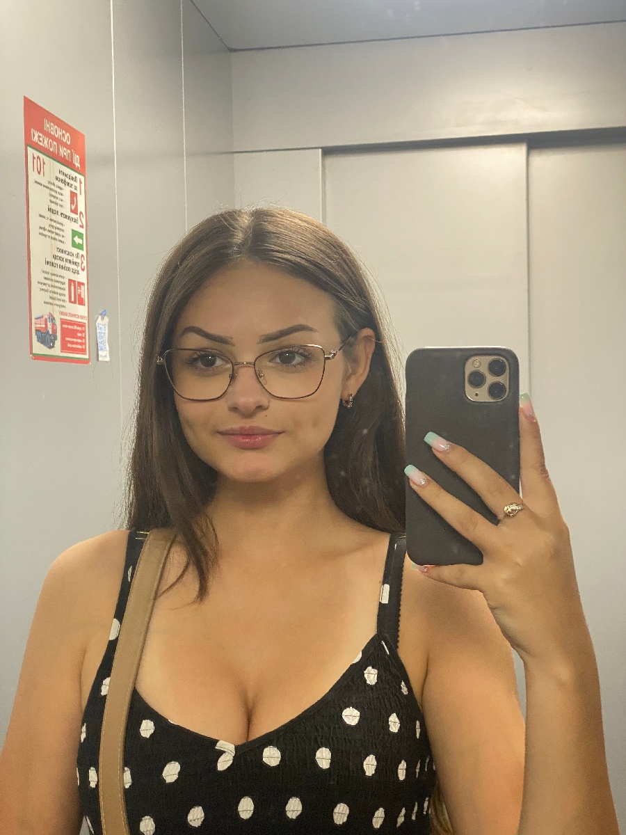 Sexy model Stacy in Yangjiang