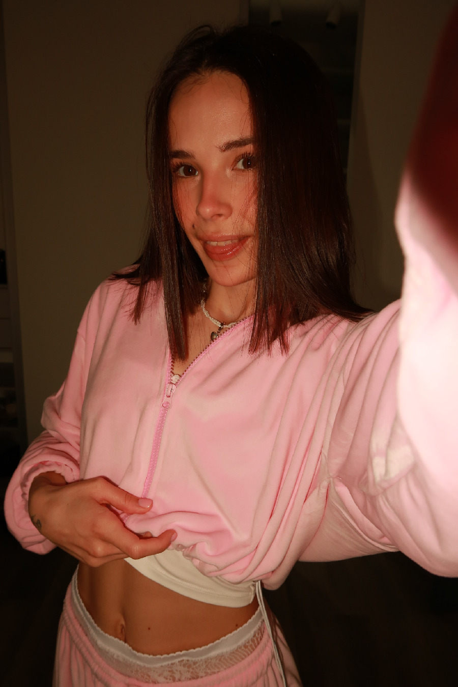 Tina brings the glow — live moments in Yangjiang